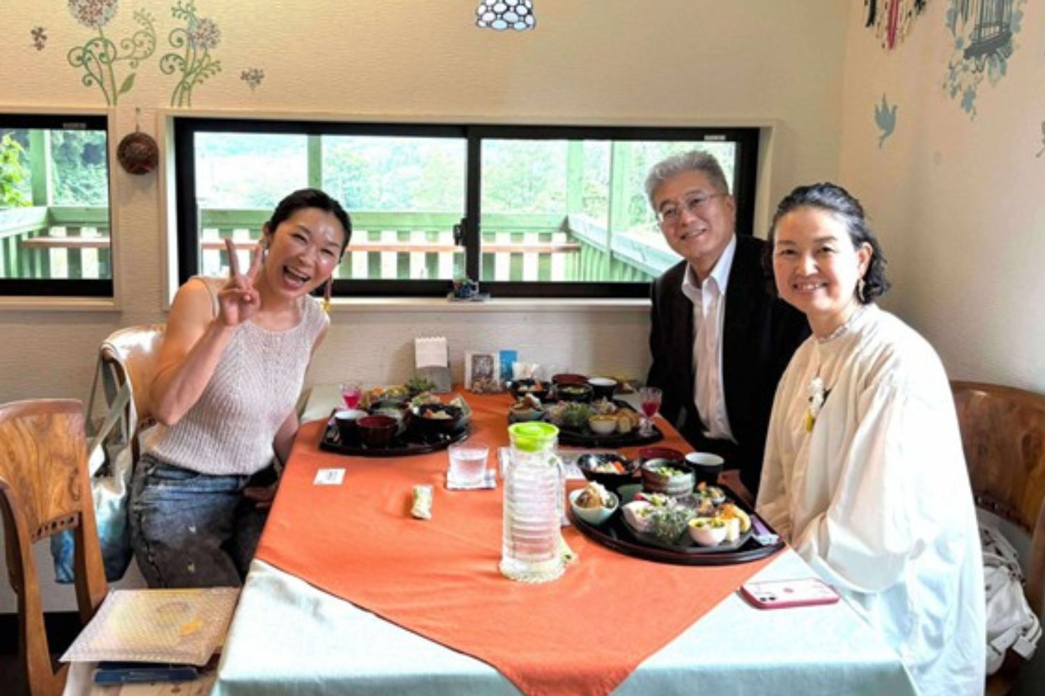 /data/ec/1208/なぽさん、みっちゃんとのスリーショット (2).jpg