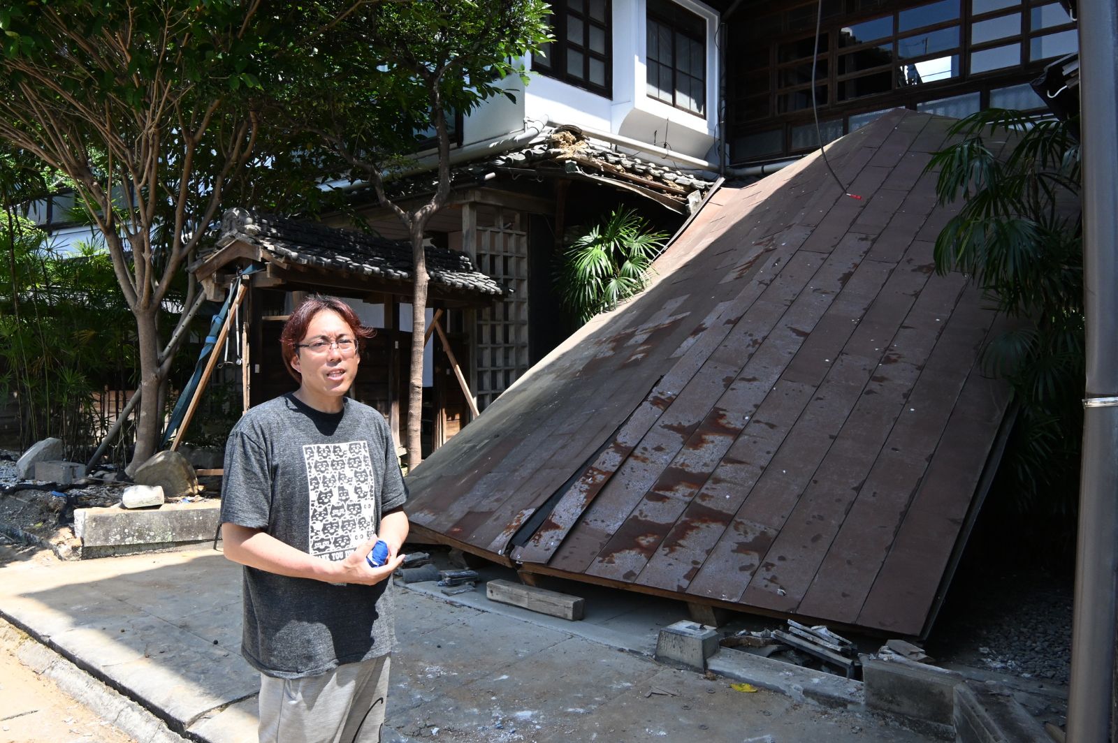 地震で被害を受けた金波楼
