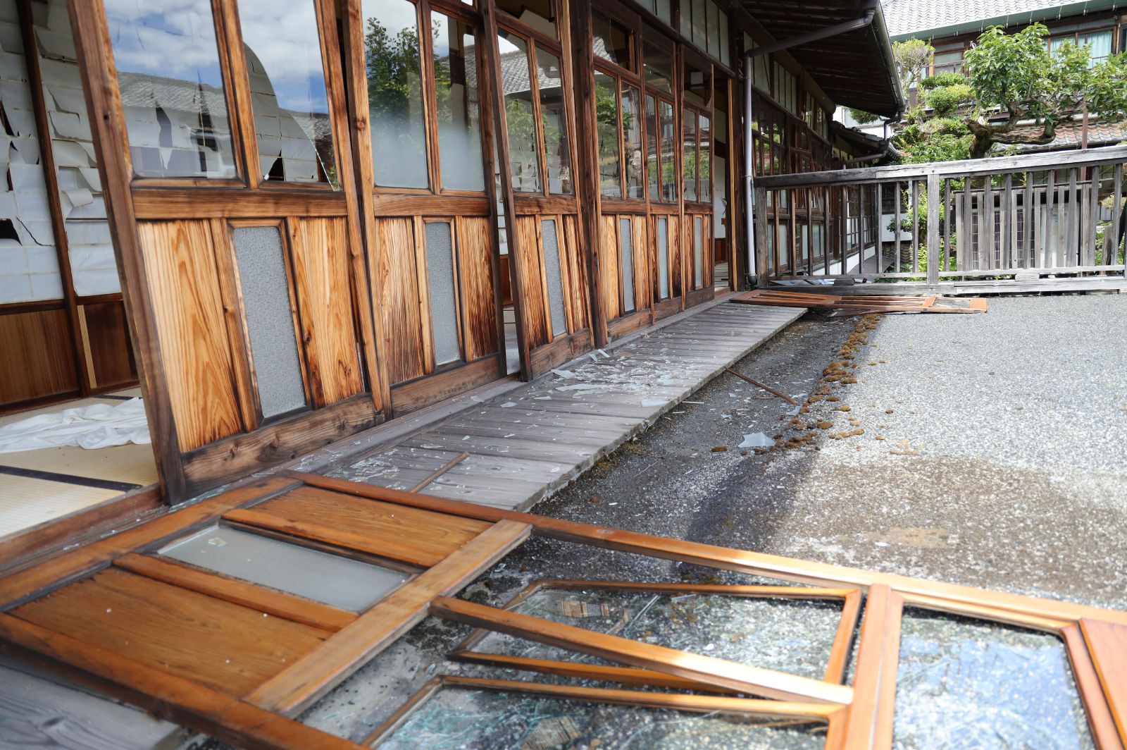 建物の歪みによる被害