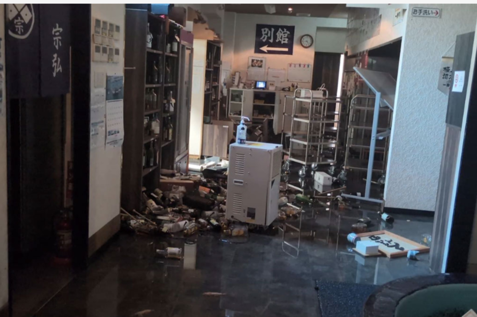 地震による店内の被害